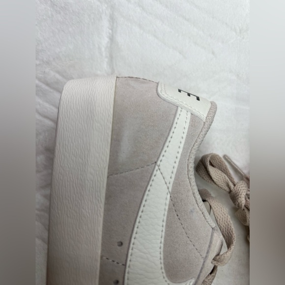 17: Womens Nike Blazer Low SD (sand / white suede) Size 6.5 - Picture 7 of 10